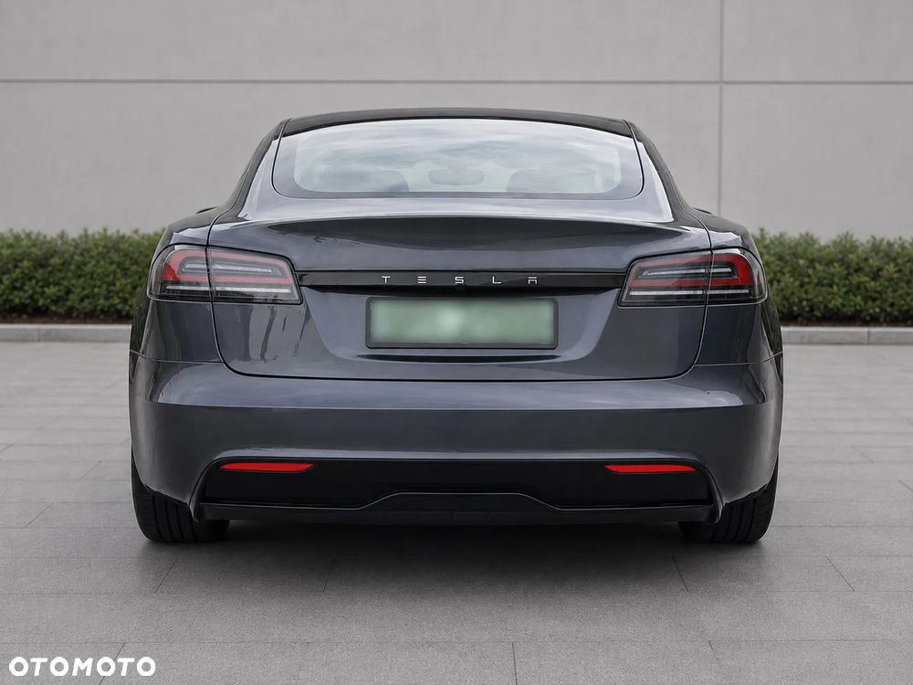 Tesla Model S AWD - 11