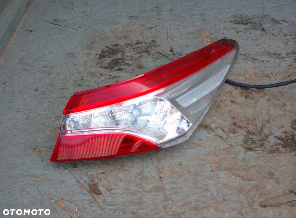 toyota camry lampa tył prawa tylna - 1