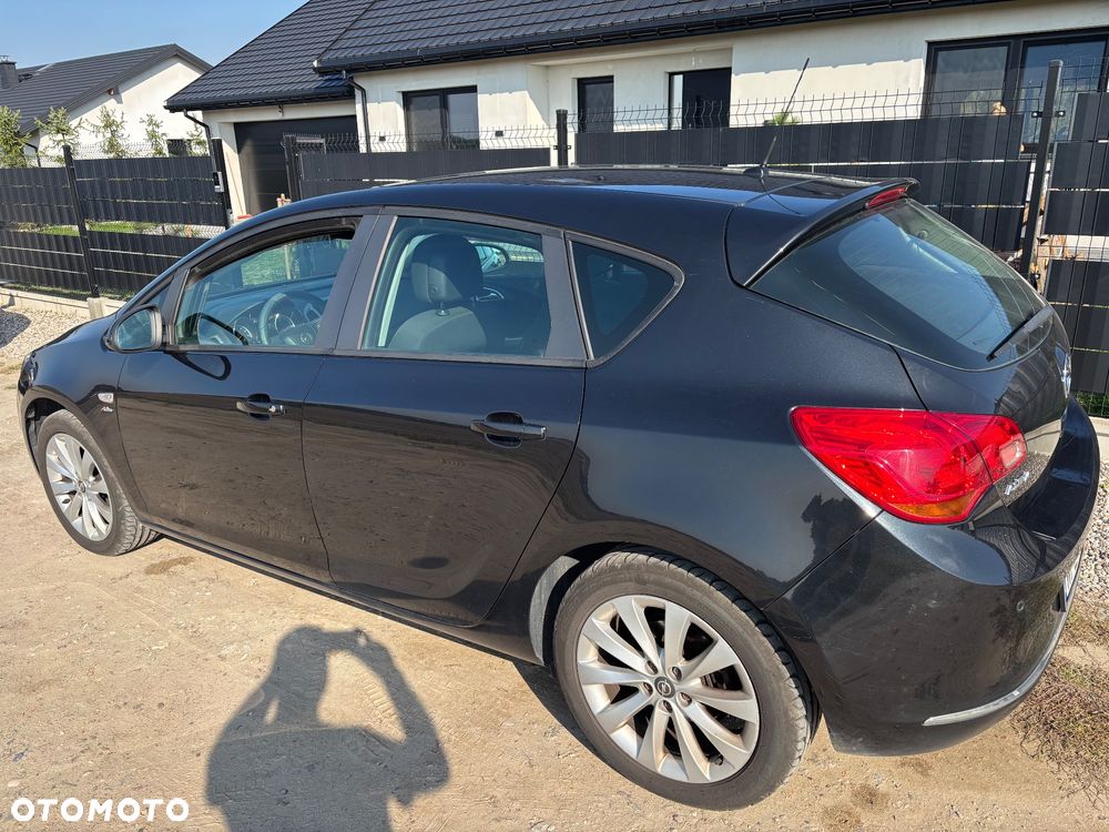 Opel Astra 2013 photo 5