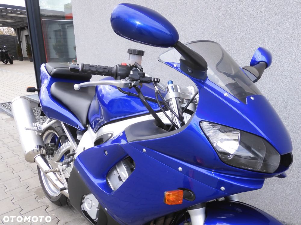 Yamaha R6 - 3