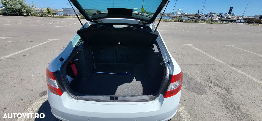 Skoda Octavia 2.0 TDI RS DSG - 6