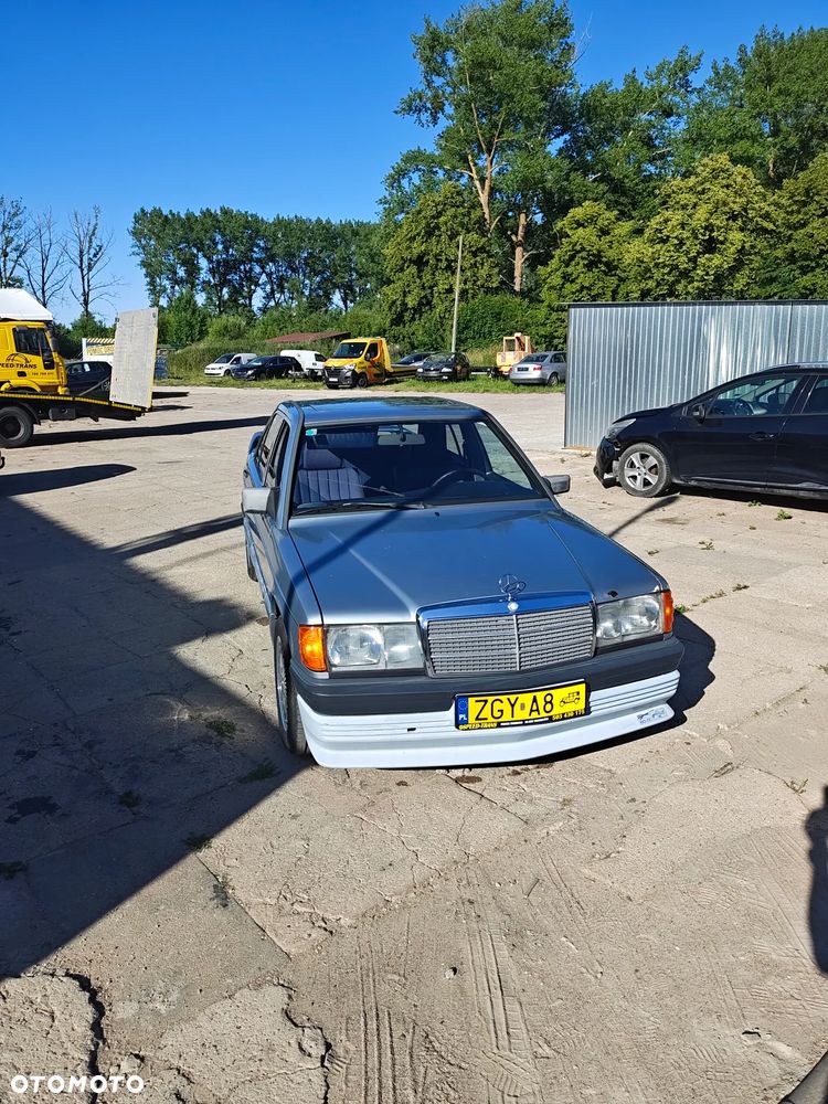 Mercedes-Benz W201 (190) - 2