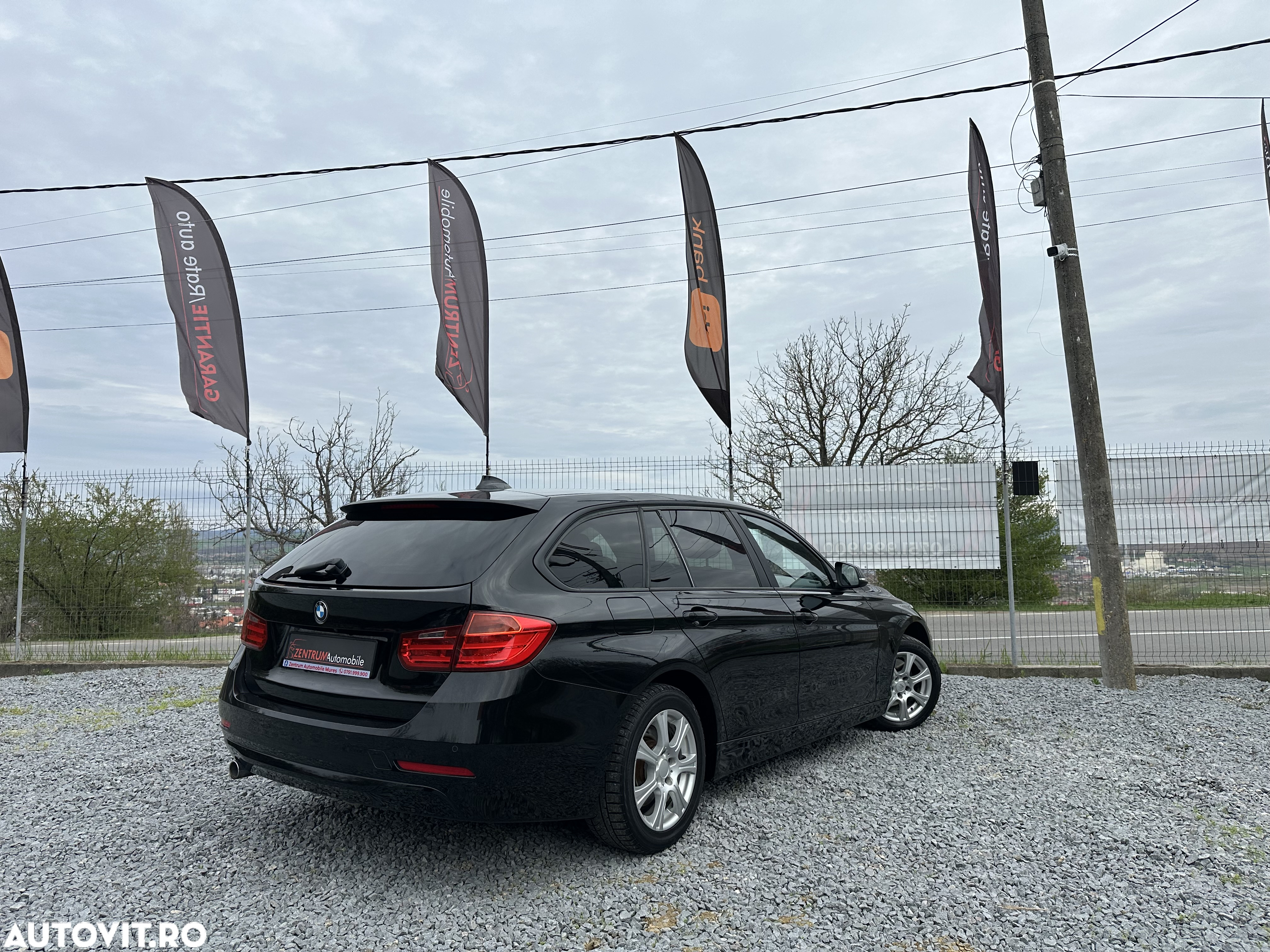 BMW Seria 3 320d DPF Touring Aut. Edition Sport - 3