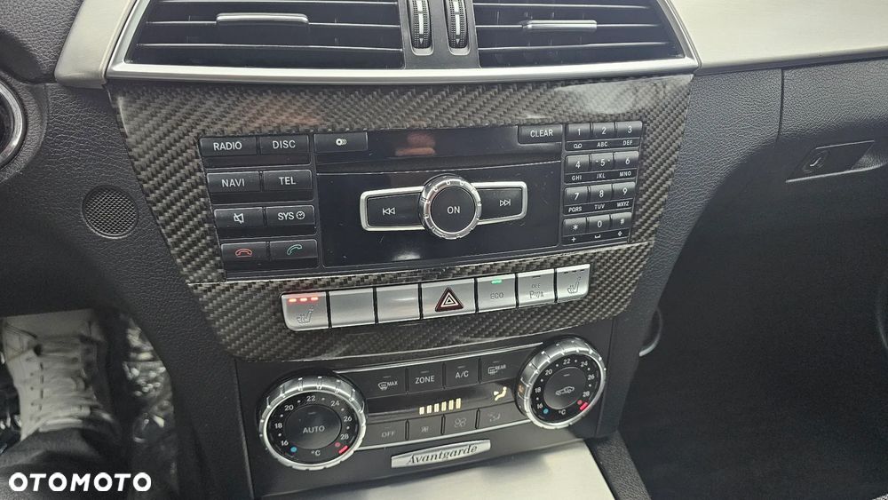 Mercedes-Benz Klasa C 250 (BlueEFFICIENCY) 7G-TRONIC Avantgarde - 32