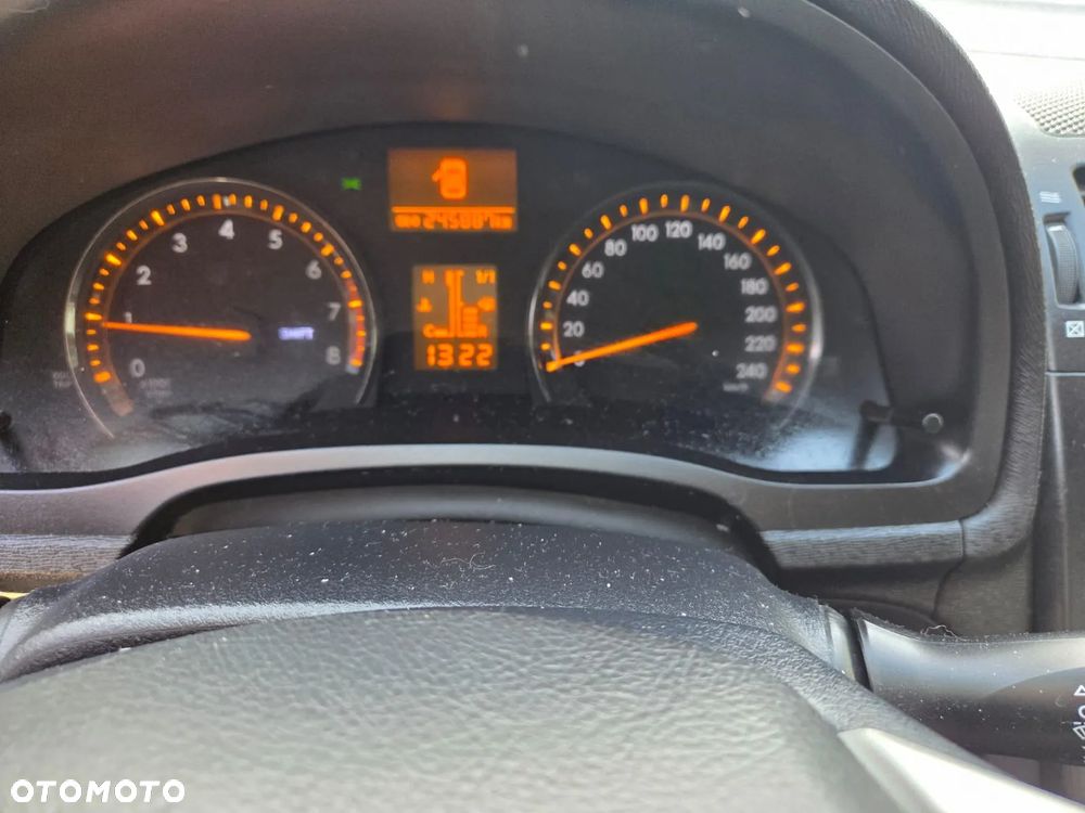 Toyota Avensis - 8