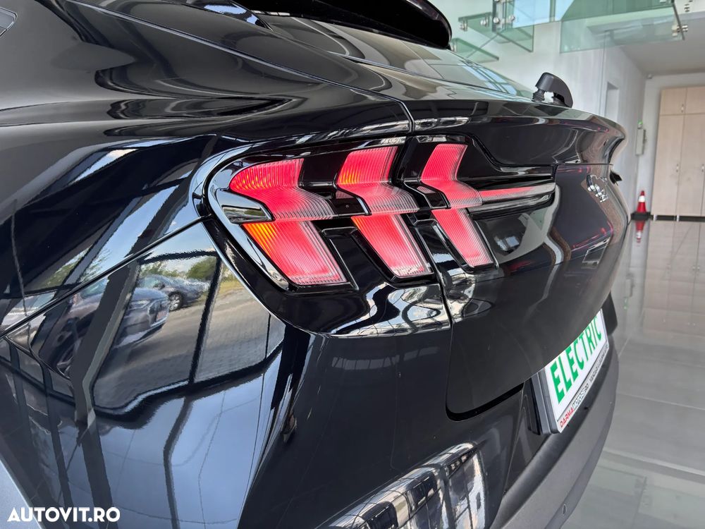 Ford Mustang Mach-E AWD PREMIUM - 18