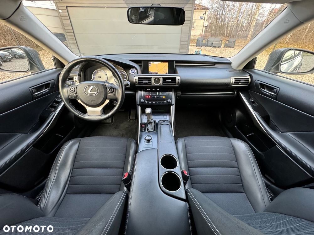 Lexus IS 300h Comfort - 13