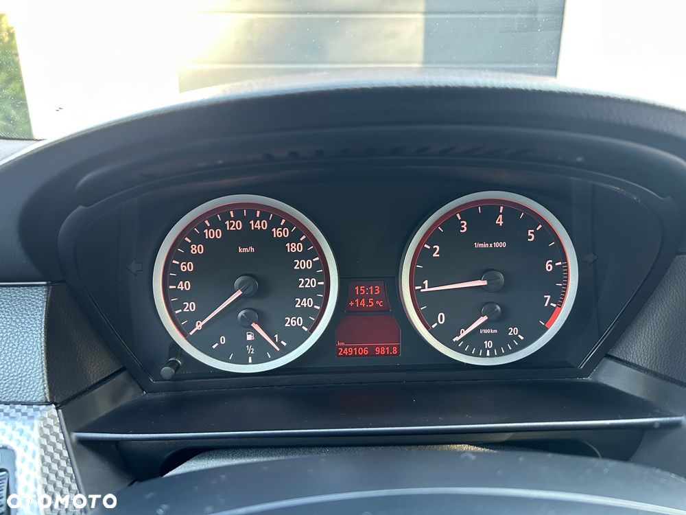 BMW Seria 5 525i - 25