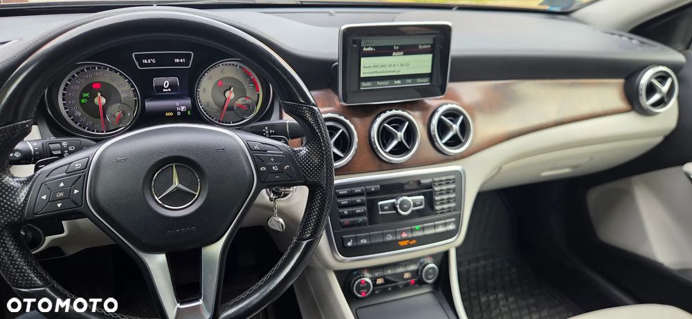 Mercedes-Benz GLA 250 4-Matic - 12