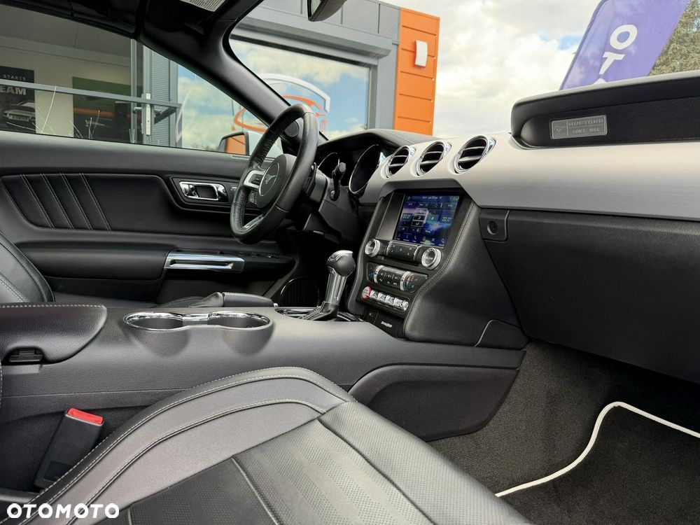 Ford Mustang - 32