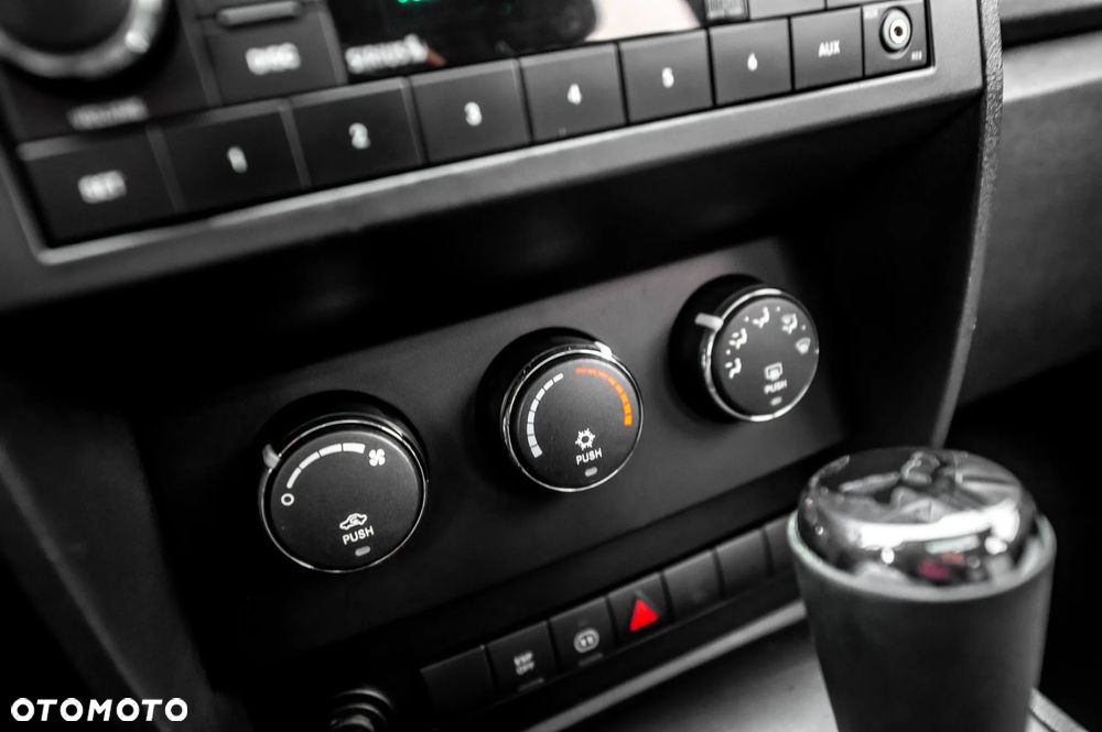 Dodge Nitro 3.7 V6 SLT - 26