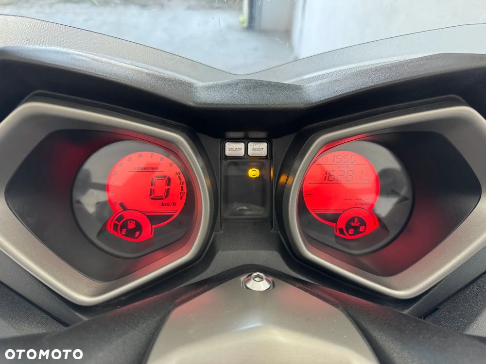 Yamaha X-max - 10