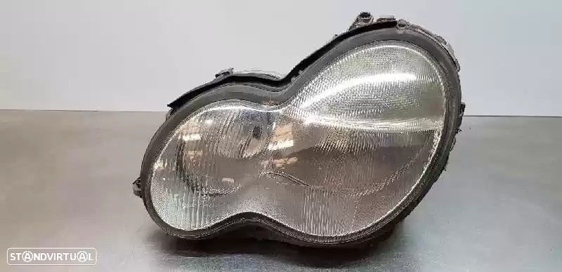FAROL ESQUERDO MERCEDES-BENZ CLASSE C 2002 -A2038200161 - 1