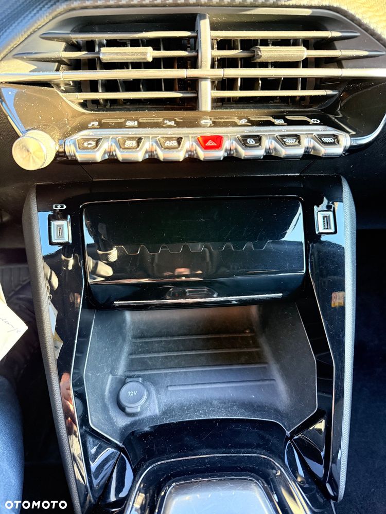 Peugeot 2008 BlueHDi 130 EAT8 Allure - 23