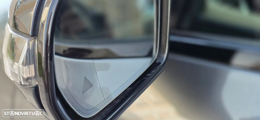 Mercedes-Benz E 300 de 4Matic 9G-TRONIC AMG Line - 11