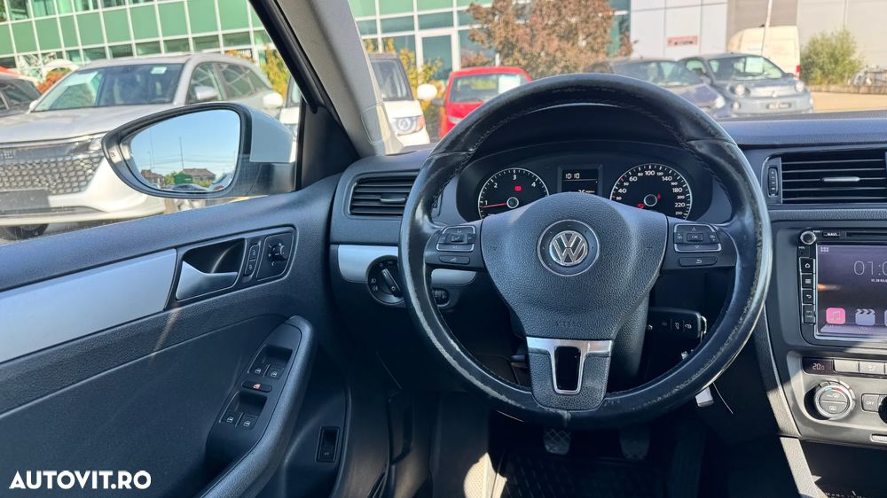 Volkswagen Jetta 1.6 TDI CR DPF Comfortline - 9