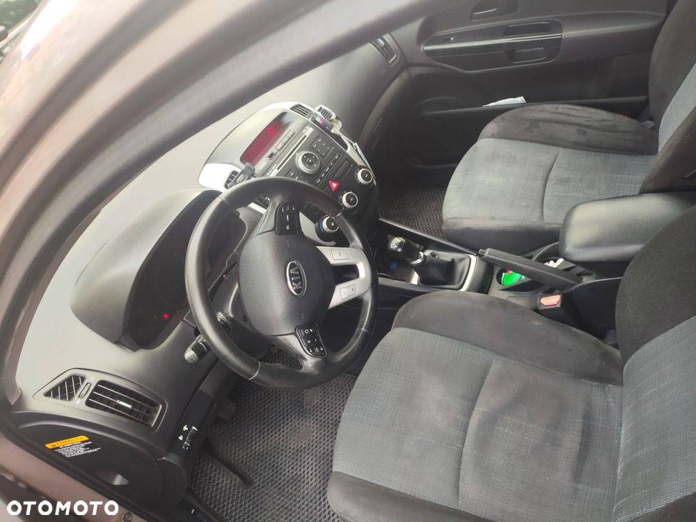 Kia Ceed - 6