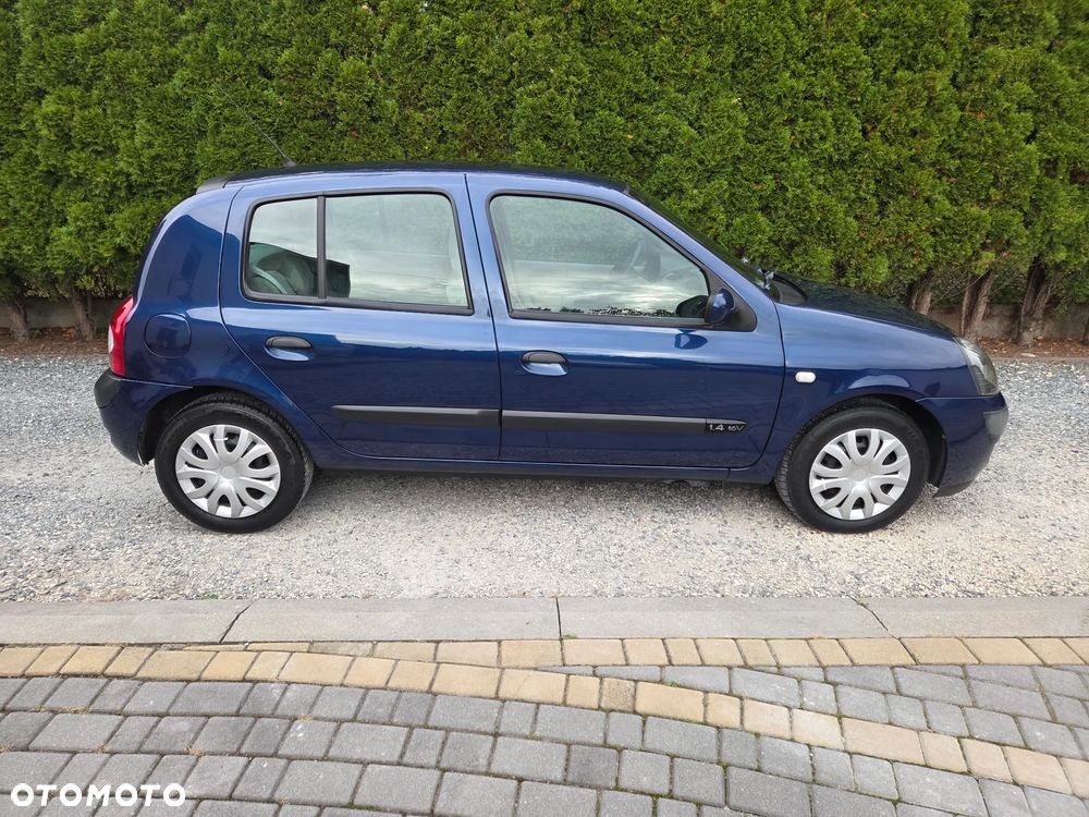 Renault Clio 1.4 16V Privilege - 23
