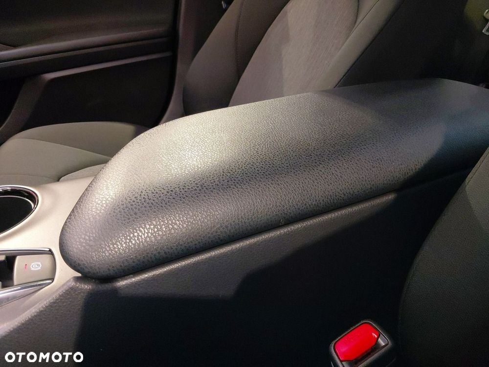 Toyota Camry 2.5 Hybrid Comfort CVT - 32