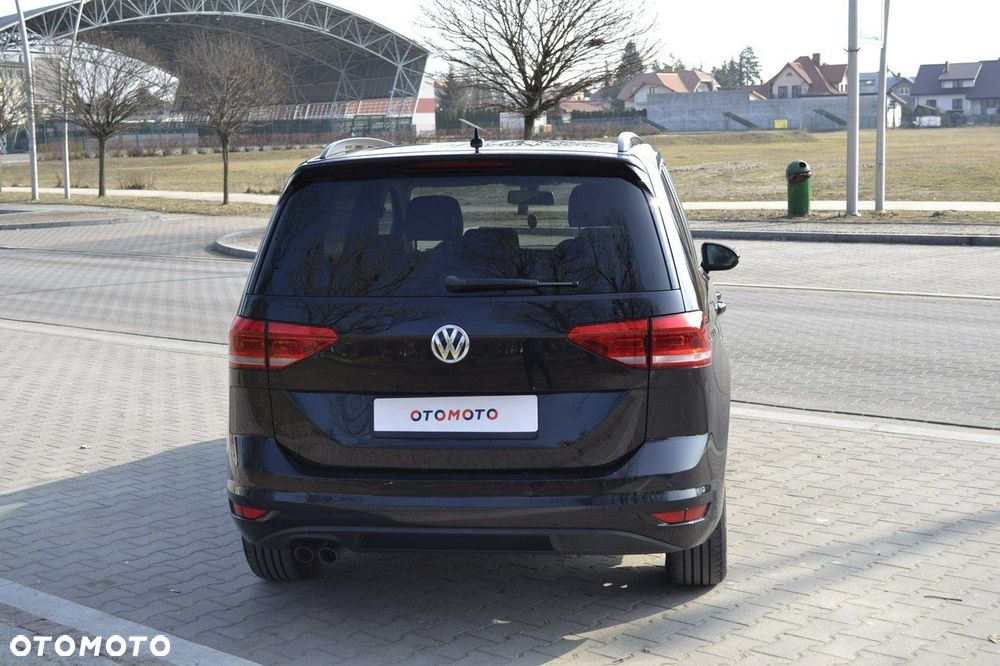 Volkswagen Touran - 10