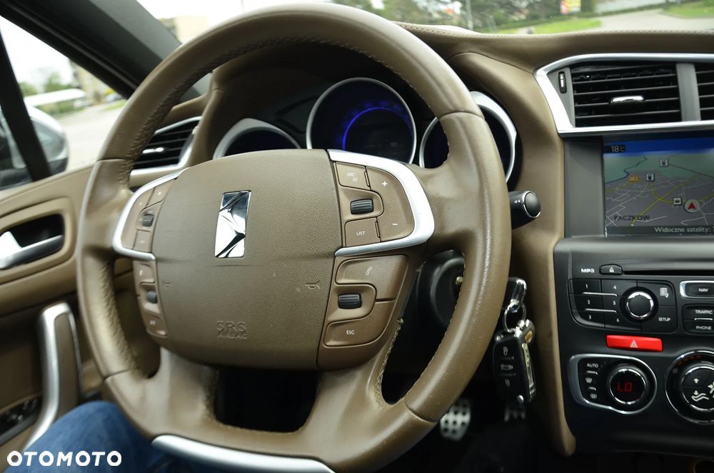 Citroën DS4 e-HDi 115 SoChic - 26