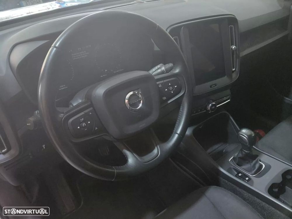 Volvo XC 40 1.5 T3 Momentum Tech Edition - 13