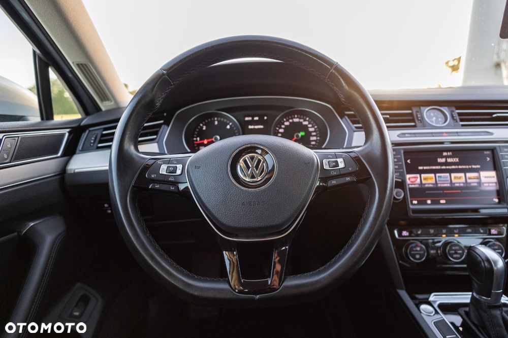 Volkswagen Passat 2.0 TDI (BlueMotion Technology) DSG Highline - 9