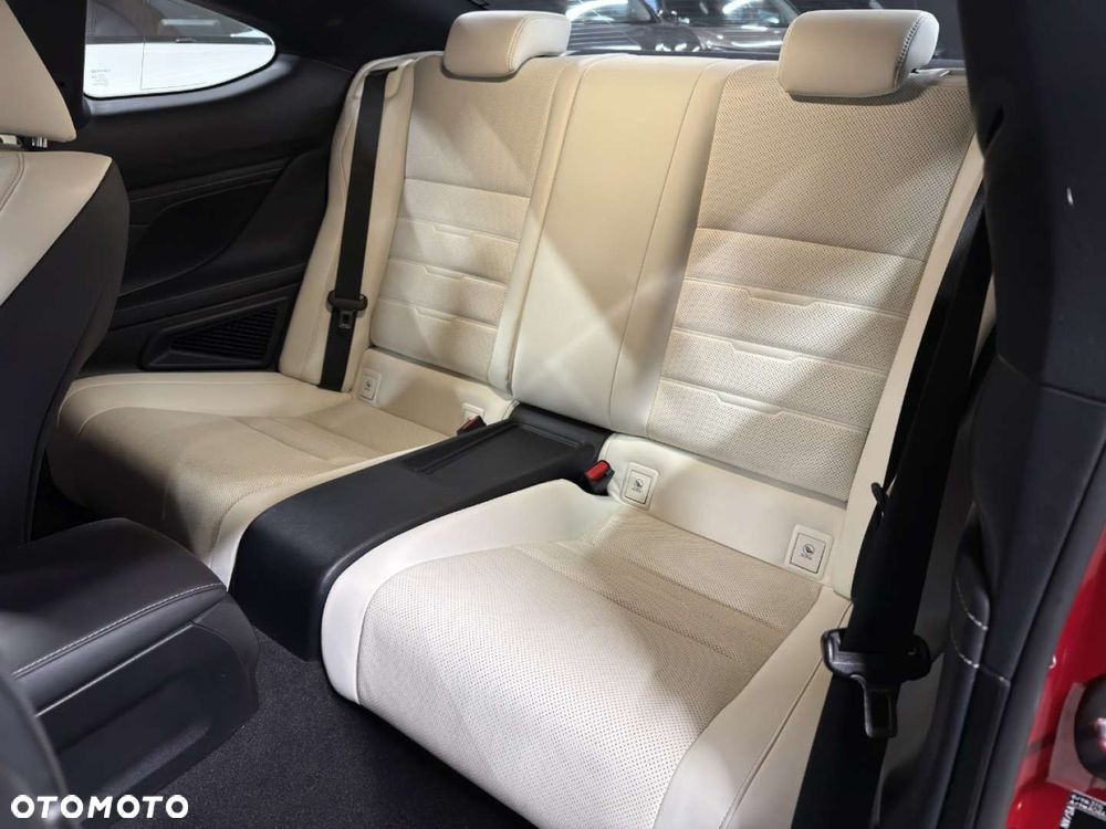 Lexus RC 300h F Sport - 35