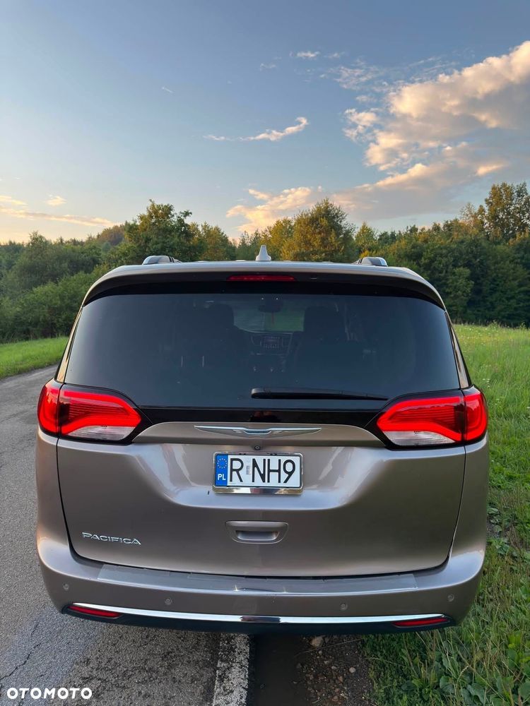 Chrysler Pacifica - 8