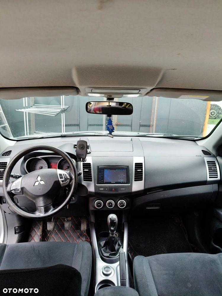 Mitsubishi Outlander - 24