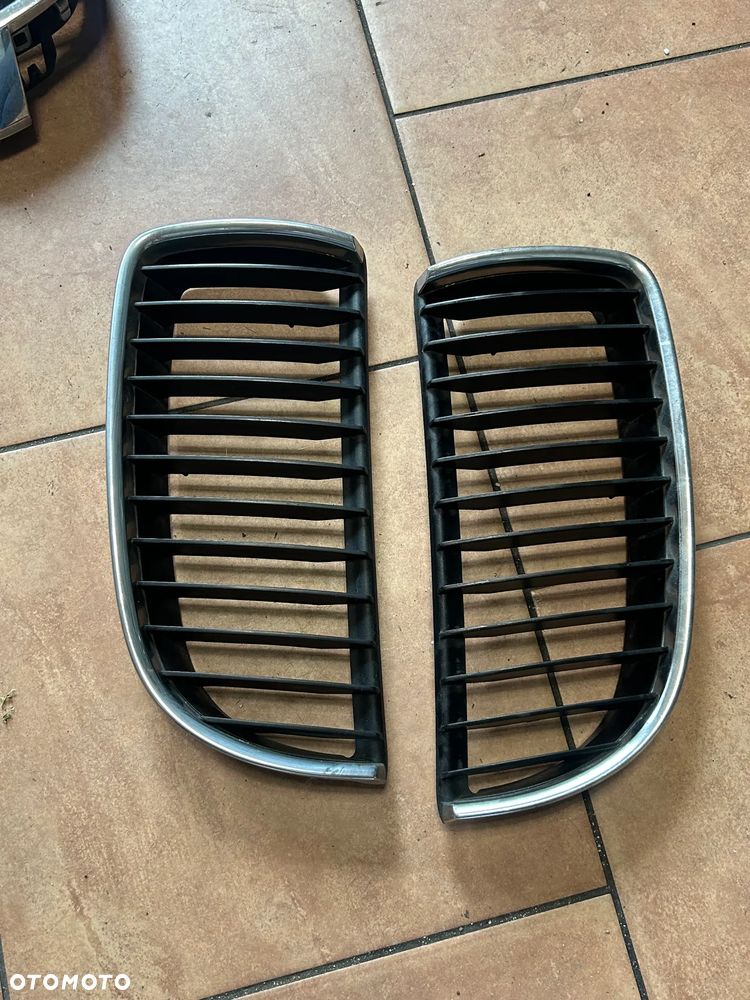ATRAPA GRILL NERKA BMW E90 E91 LEWA PRAWA 7120007 7120008 - 1