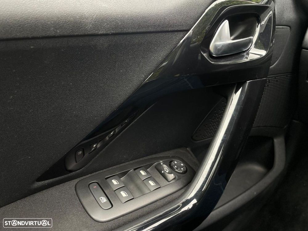 Peugeot 208 1.2 PureTech Allure - 17