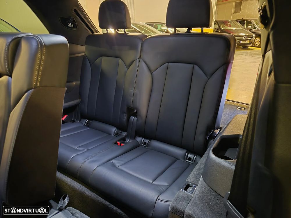 Audi Q7 3.0 TDi quattro S-line Tiptronic 7L - 38