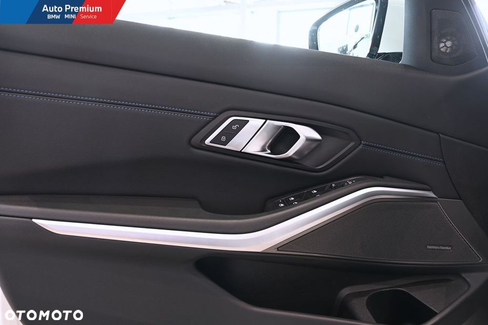 BMW Seria 3 330d xDrive MHEV - 11