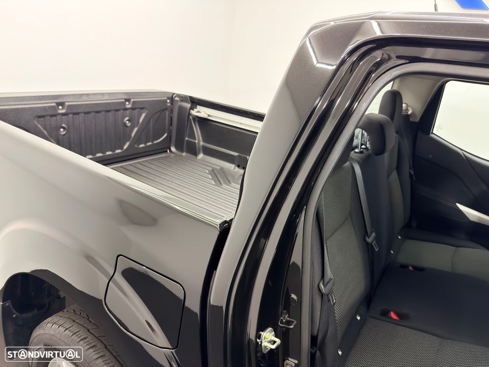 Nissan Navara 2.3 dCi CD 4WD Tekna - 23
