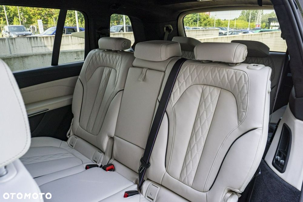 BMW X7 - 27