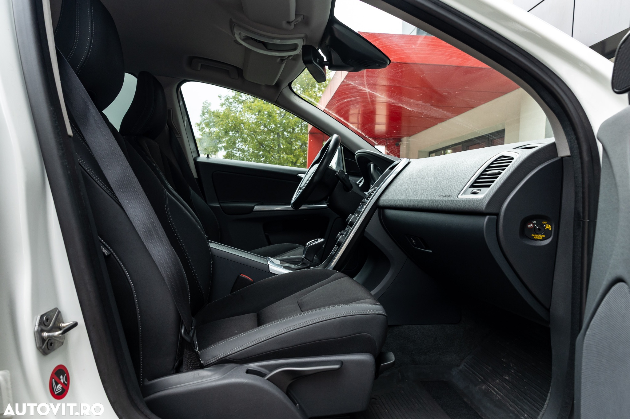 Volvo XC 60 D4 Geartronic Momentum Pro - 11