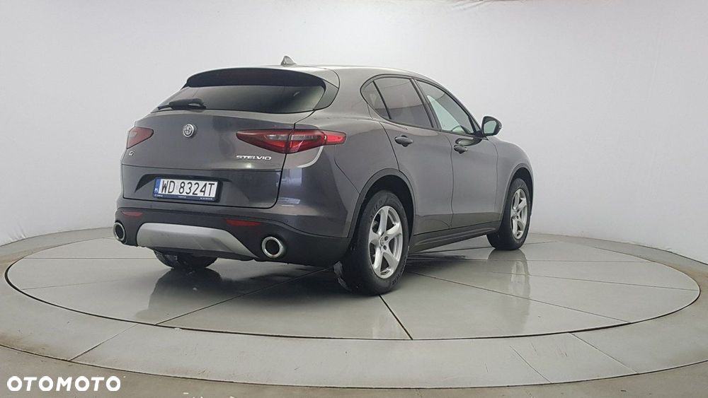 Alfa Romeo Stelvio - 7