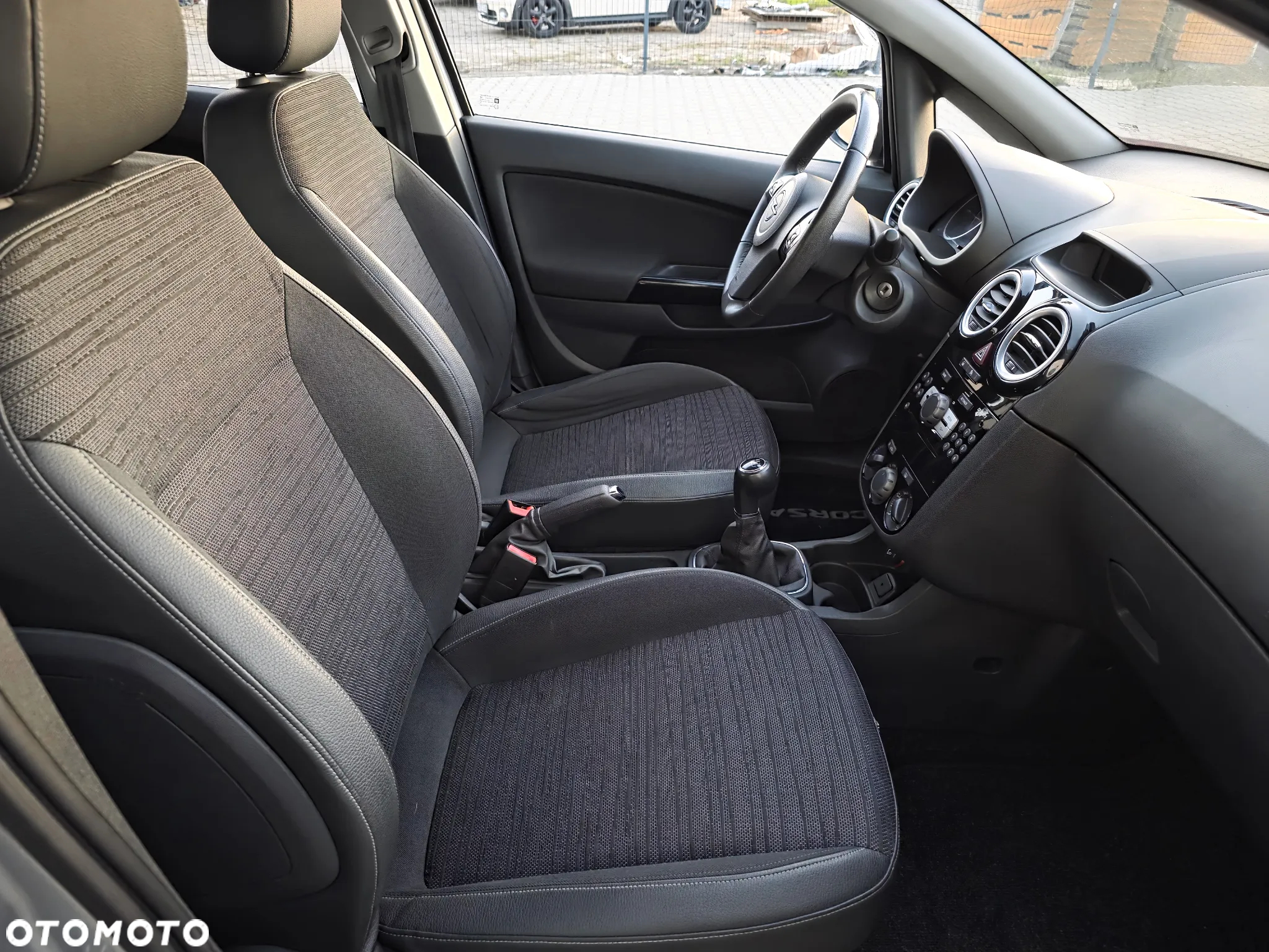 Opel Corsa 1.2 16V Color Edition - 10