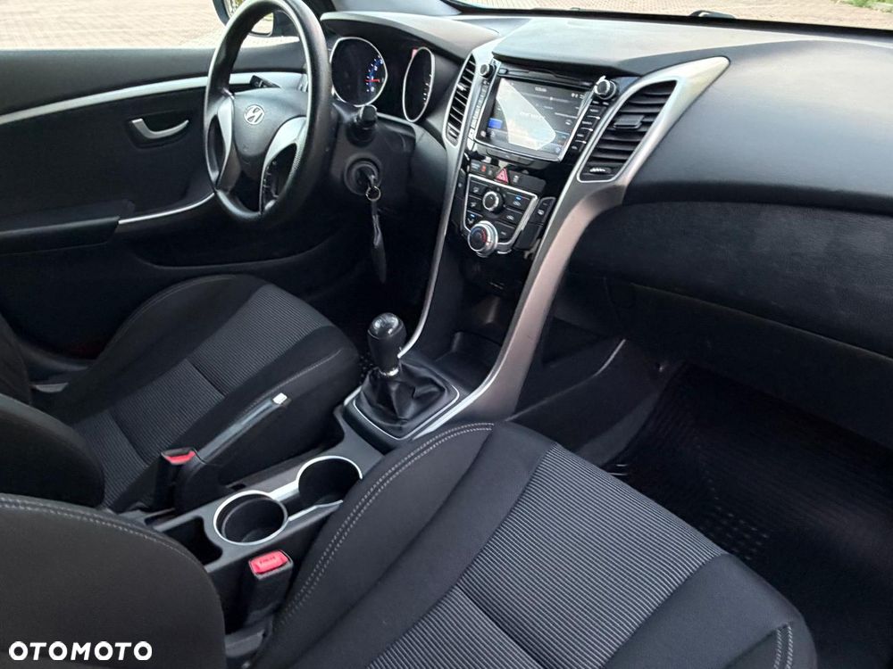 Hyundai i30 i30cw 1.4 Trend - 34