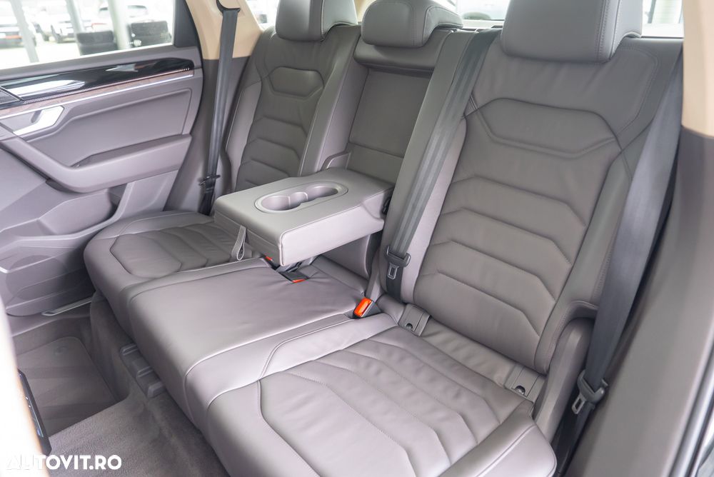 Volkswagen Touareg 3.0 V6 e-Hybrid 4Motion Aut. Elegance - 24
