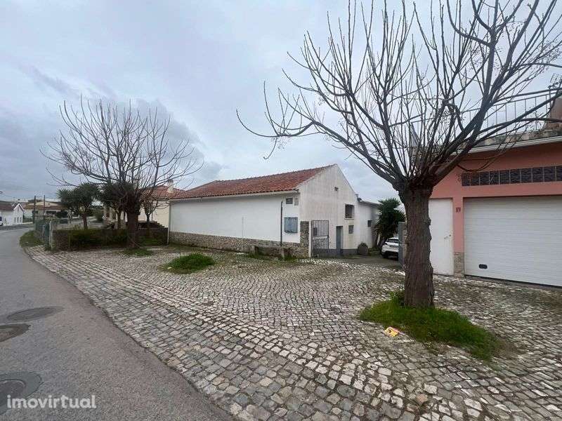 Moradia T3 + Armazém + Terreno - Grande imagem: 4/9