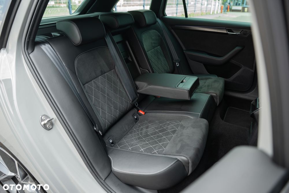 Skoda Superb 2.0 TDI 4x4 DSG Sportline - 36