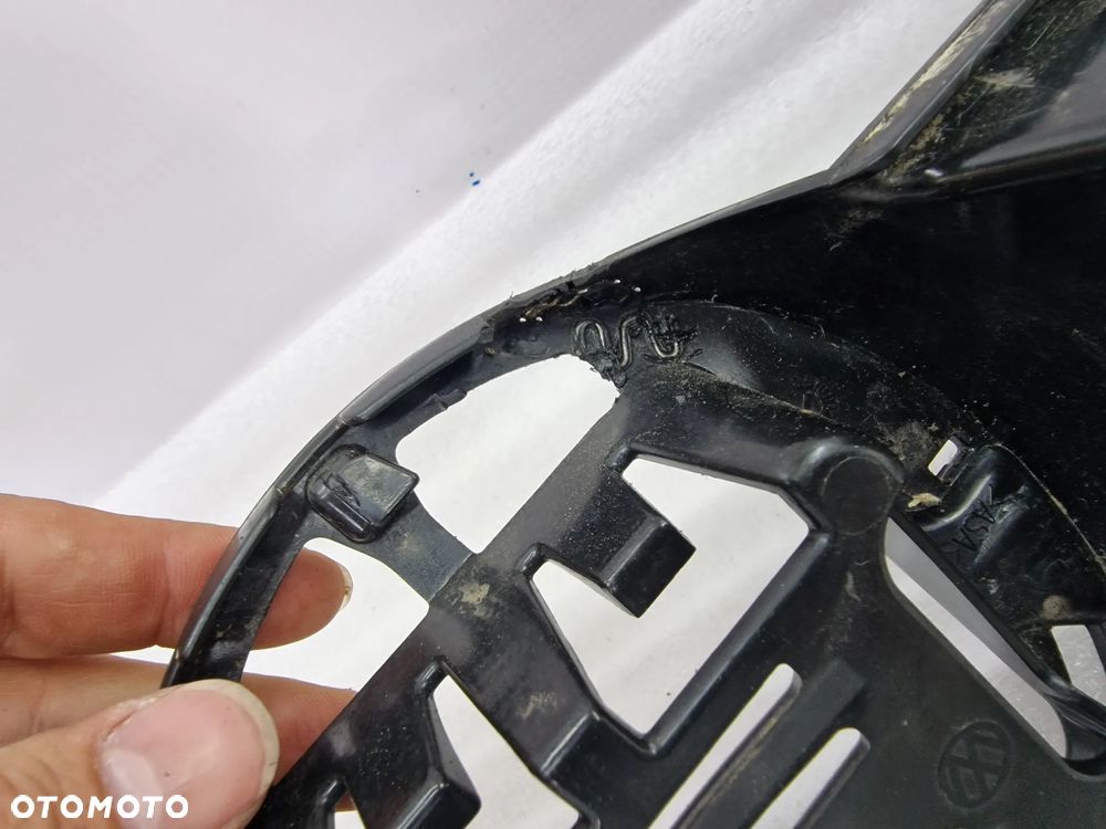 VW POLO 2G 2G0 17- ATRAPA / GRILL PRZEDNI PRZÓD , NR 2G0853651L / 2G0853653L , NR AUKCJI GR223 - 18