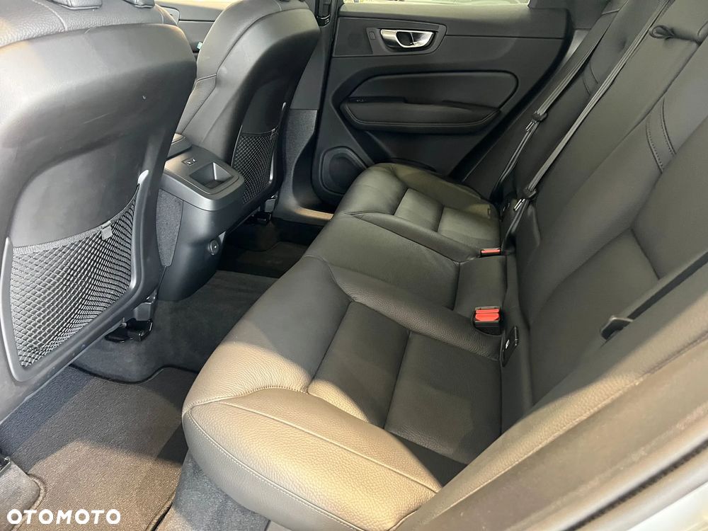 Volvo XC 60 B5 B AWD Geartronic RDesign - 19