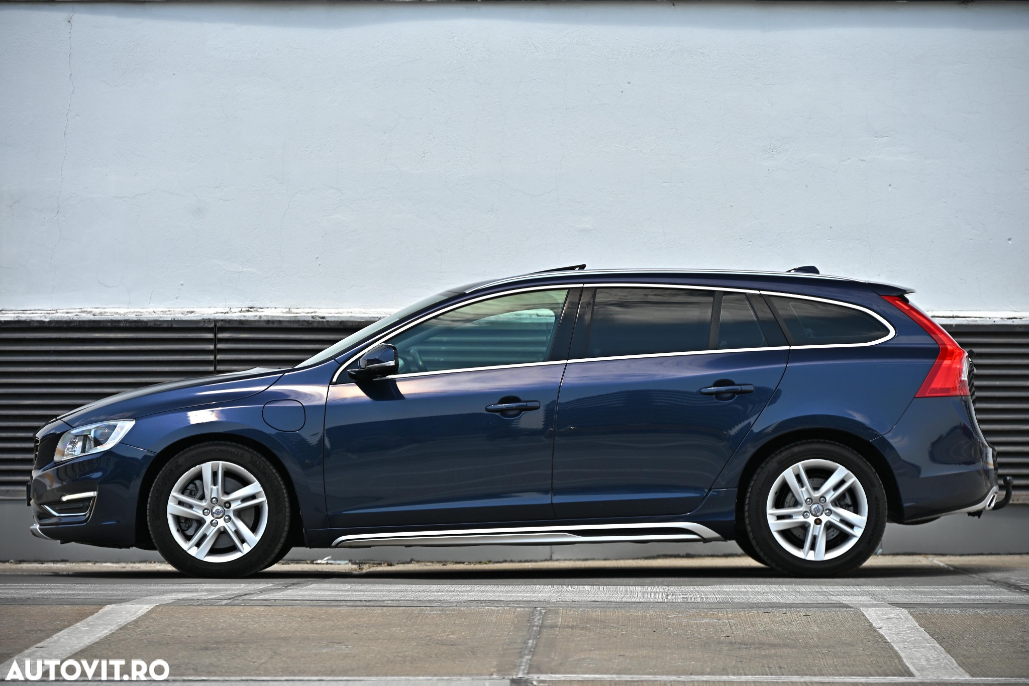 Volvo V60 D6 Plug-In-Hybrid AWD Geartronic Summum - 14