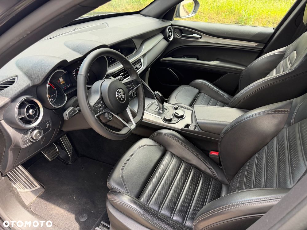 Alfa Romeo Stelvio - 12
