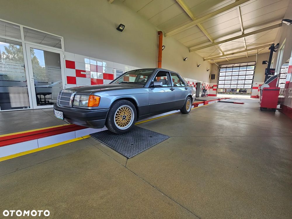 Mercedes-Benz W201 (190) - 9