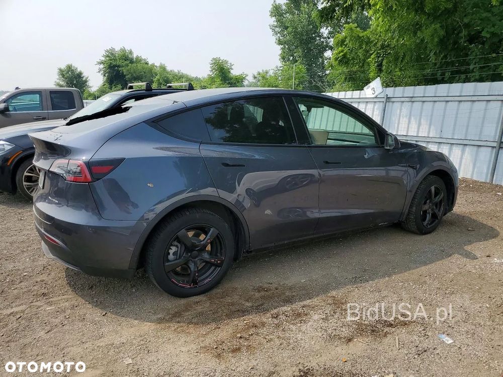 Tesla Model Y - 5