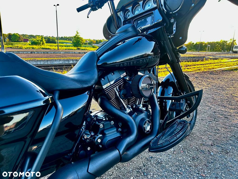 Harley-Davidson Touring Street Glide - 12
